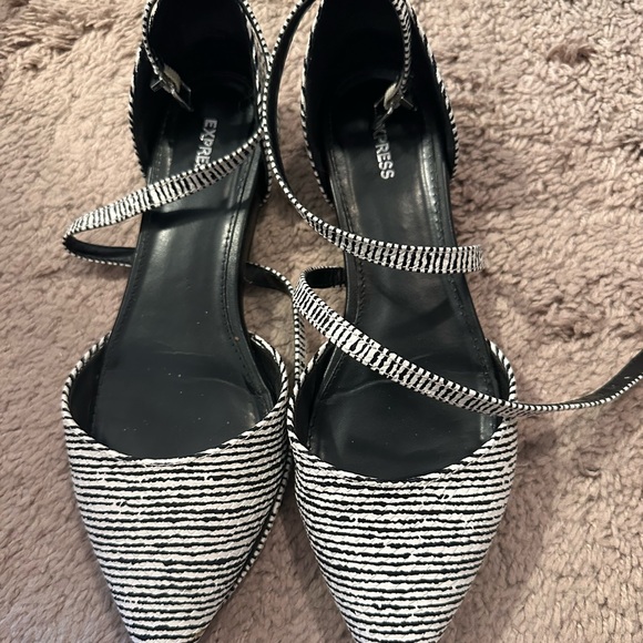 Express Shoes - Black and white flats